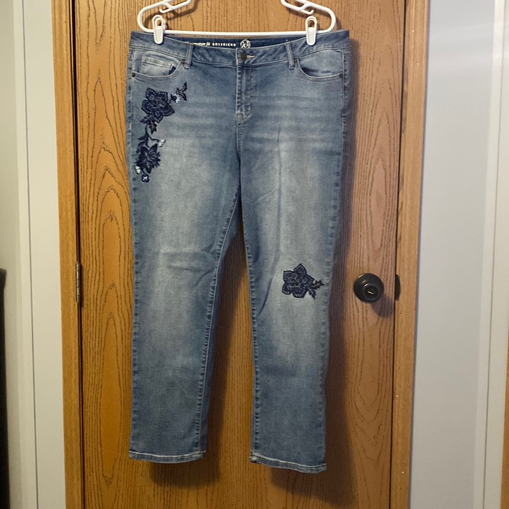 Signature Fit Boyfriend Blue Flower Patch Jeans - NWOT